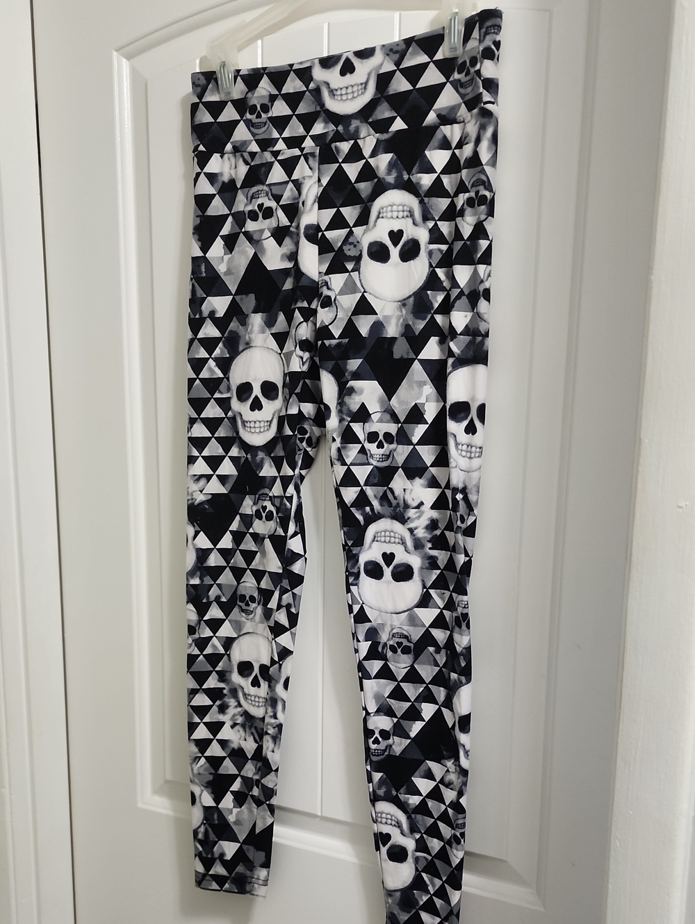 Black & White Skull Print Leggings